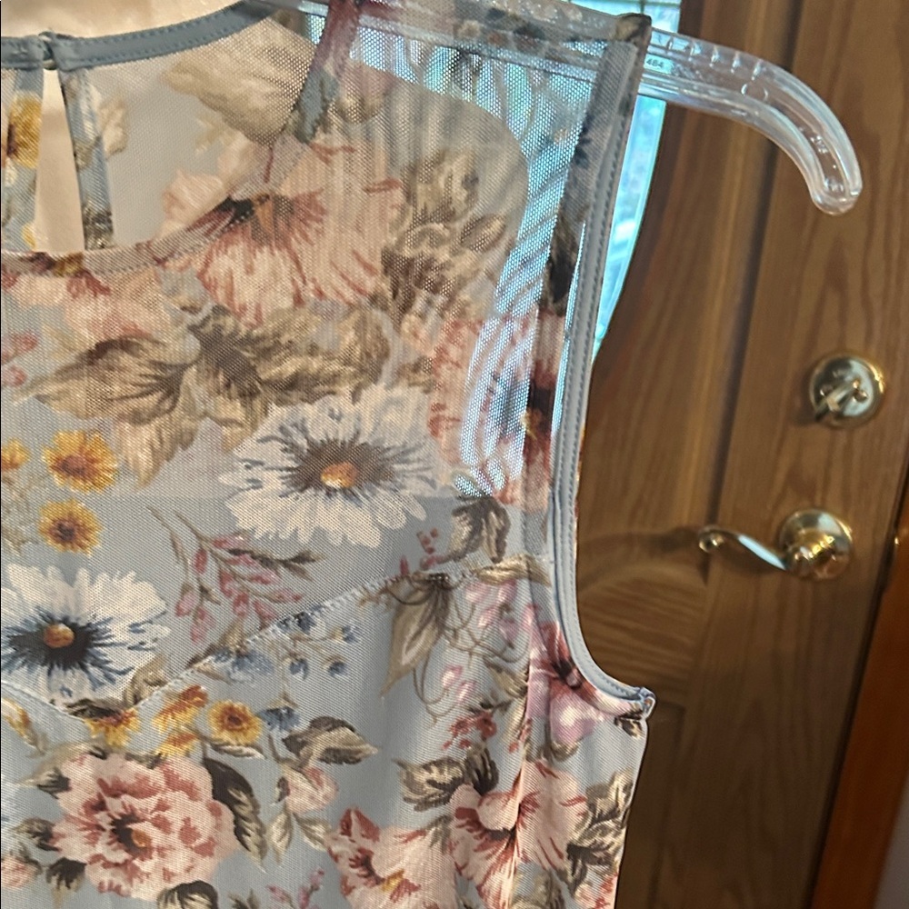 Apt. 9 NWT Sleeveless Floral Sleeveless Top - Light Blue Small - Picture 6 of 13